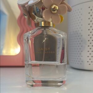 Marc Jacobs Daisy Eau So Fresh Perfume - Pink Floral